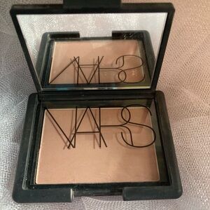 NARS Bronzer in Behave